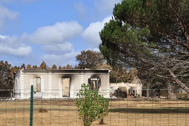 Fire in the Gironde region near Saumos: The town of Le Porge PHOTOPQR SUD OUEST Photo by Fabien Cottereau Le Porge, July 31, 2026 Fire in the Gironde region near Saumos: Avenue du Bassin d’Arcachon, between the town of Le Porge and Lège-Cap-Ferret, and the municipality of Lège-Cap-Ferret—it’s an apocalyptic landscape; it feels like we’re in Oradour-sur-Glane. Le Porge, July 31, 2026 Saumos fire in Gironde The Avenue du Bassin d’Arcachon—between the town of Le Porge and Lège-Cap-Ferret—and the municipality of Lège-Cap-Ferret present an apocalyptic landscape Le Porge 20 Gironde France  Copyright: xPHOTOPQR SUDxOUEST MAXPPPxPhotoxFabienxCottereaux 20260731SDO1410 20260731SDO1410