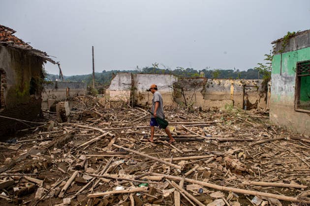 July 31, 2026, Lebak Regency, Banten, Indonesia: A man walks through the ruins of Somang village, which has re-emerged as water levels recede during the dry season, amid forecasts that El NioÂ±o may contribute to drier-than-normal conditions, at Karian Reservoir in Sajira district, Lebak Regency, Banten province, Indonesia, July 31, 2026. Lebak Regency Indonesia  - ZUMAp283 20260731_zip_p283_014 Copyright: xClaudioxPramanax