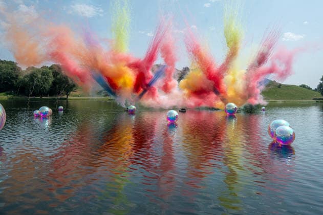 Muenchen, Eroeffnung des Sommerfestival im Olympiapark, Feuerwerk im Olympiasee *** Munich, Opening of the Summer Festival in the Olympic Park, Fireworks over the Olympic Lake