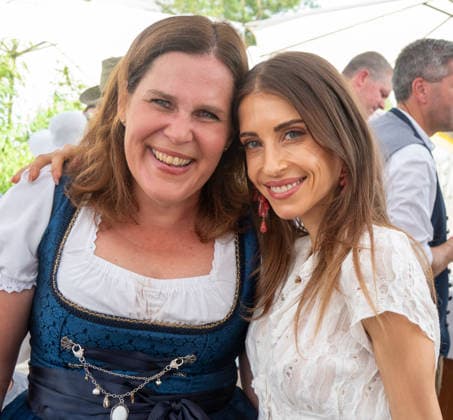 Muenchen, Eroeffnung des Sommerfestival im Olympiapark, Schirmherrin Buergermeisterin Verena Dietl mit Caty Hummels *** Munich, Opening of the Summer Festival in the Olympic Park, with Mayor Verena Dietl, the festival’s patron, and Caty Hummels