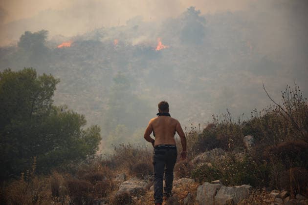 Forest fire in the Western Athens ATHENS, GREECE - JULY 31: Firefighting forces and volunteer groups work to extinguish a wildfire burning on a hill in Haidari, western Athens, Greece, on July 31, 2026. Dimitris Kapantais Anadolu Athens Greece. Editorial use only. Please get in touch for any other usage.  Copyright: x2026xAnadoluxDimitrisxKapantaisx