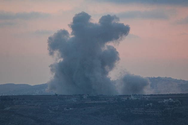 News Bilder des Tages Israeli forces continue attacking south Lebanon, violating ceasefire NABATIEH, LEBANON - JULY 31: Thick plumes of smoke rises from the area following the Israeli strike carried out despite the ceasefire and the framework agreement, in the town of Kfar Tebnit in Nabatieh, Lebanon on July 31, 2026. Ramiz Dallah Anadolu Nabatieh Lebanon. Editorial use only. Please get in touch for any other usage.  Copyright: x2026xAnadoluxRamizxDallahx