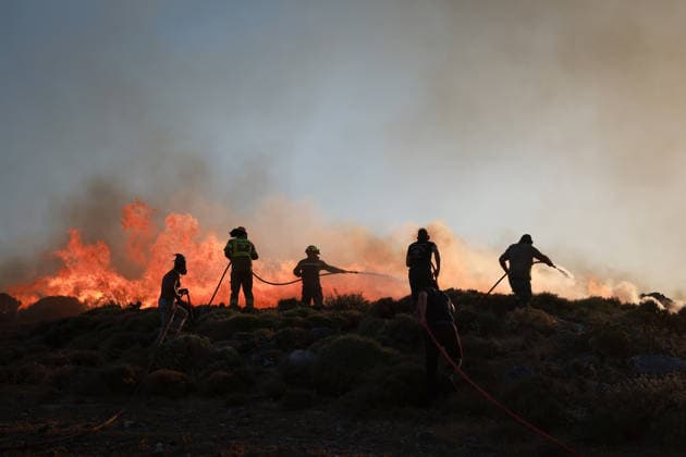 News Bilder des Tages Wildfires continue in Rethymno region of Crete CRETE, GREECE - JULY 31: Firefighters battle a wildfire burning near the village of Drimiskos in the Rethymno region on the island of Crete, Greece, on July 31, 2026. Costas Baltas Anadolu Crete Greece. Editorial use only. Please get in touch for any other usage.  Copyright: x2026xAnadoluxCostasxBaltasx