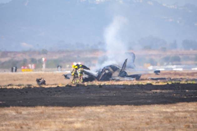F-35 crashes near US air base in California SAN DIEGO, USA - JULY 31: An F-35B Lightning II assigned to Marine Aircraft Group 11 crashed at Marine Corps Air Station Miramar in San Diego, California, United States on July 31, 2026. The pilot, the sole occupant, ejected safely and was recovered after the aircraft went down around 10 a.m., igniting a small brush fire that was quickly contained by firefighting crews. The cause of the crash remains under investigation. Wai Lee Michael Ho Anadolu San diego United States. Editorial use only. Please get in touch for any other usage.  Copyright: x2026xAnadoluxWaixLeexMichaelxHox
