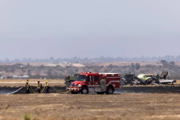 July 31, 2026, San Diego, Ca, US: San Diego, CA - Crews work to douse a F-35 fighter jet that crashed near the run way at Marine Corps Air Station Miramar on Friday, July 31, 2026, in San Diego, CA. San Diego US  - ZUMAs44_ 20260731_zaf_s44_006 Copyright: xLukexJohnsonx