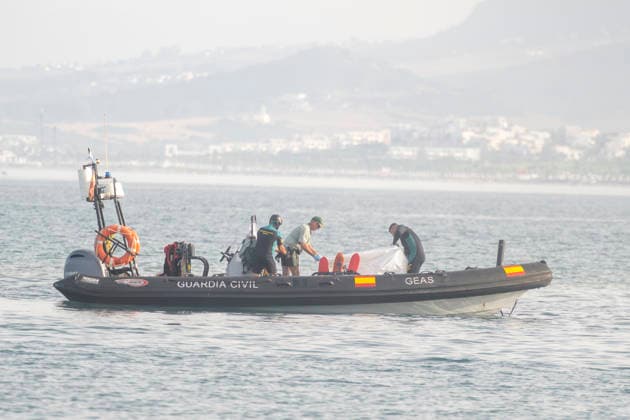 Migrants who entered Ceuta are beginning to return voluntarily to Morocco. Civil Guard officers are attempting to secure the border between Spain and Morocco, as of July 31, 2026, in Ceuta, Spain. Hundreds of people who entered Ceuta en masse in recent hours are beginning to voluntarily return to Morocco via the border breakwater. The returns began late last night. Meanwhile, migrants continue to enter the autonomous city, although the influx—which did not subside during the early morning hours— has gradually decreased early this morning, July 31, 2026. MIGRANTS BORDER FENCE BREAKWATER SWIMMING IMMIGRATION MIGRATION CRISIS MILITARY CIVIL GUARD Ceuta Ceuta, Spain  Copyright: xMarcosxMorenox 7697735