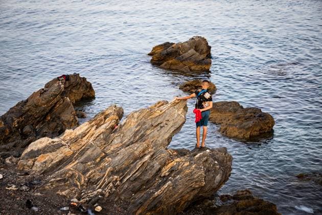 Migrants gather near the Tarajal border crossing in Ceuta CEUTA, SPAIN JULY 31 2026: Migrants gather near the Tarajal border crossing in Ceuta as Spanish security forces monitor the area during the afternoon. Ceuta Spain Copyright: x xSamuelxVegax xJNAxPressx