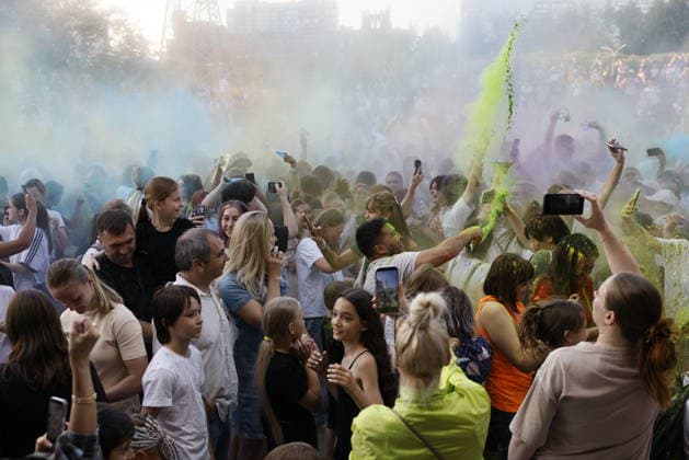 Holi Festival of Colors in Moscow, MOSCOW, RUSSIA - JULY 31: People throw colored powder into the air as they celebrate the Holi Festival of Colors in Moscow, Russia on July 31, 2026. The traditional Indian festival, which symbolizes the arrival of spring and the victory of good over evil, has become a popular entertainment event among locals, drawing thousands of participants who dance to music and cover each other in vibrant powders. Yulia Morozova Anadolu Moscow City Rusya. Editorial use only. Please get in touch for any other usage.  Copyright: x2026xAnadoluxYuliaxMorozovax