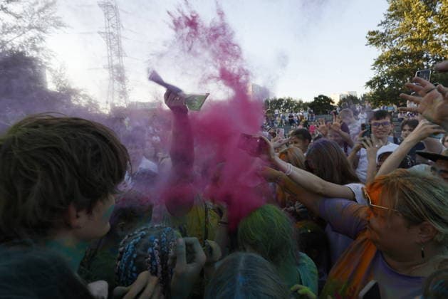 Holi Festival of Colors in Moscow, MOSCOW, RUSSIA - JULY 31: People throw colored powder into the air as they celebrate the Holi Festival of Colors in Moscow, Russia on July 31, 2026. The traditional Indian festival, which symbolizes the arrival of spring and the victory of good over evil, has become a popular entertainment event among locals, drawing thousands of participants who dance to music and cover each other in vibrant powders. Yulia Morozova Anadolu Moscow City Rusya. Editorial use only. Please get in touch for any other usage.  Copyright: x2026xAnadoluxYuliaxMorozovax