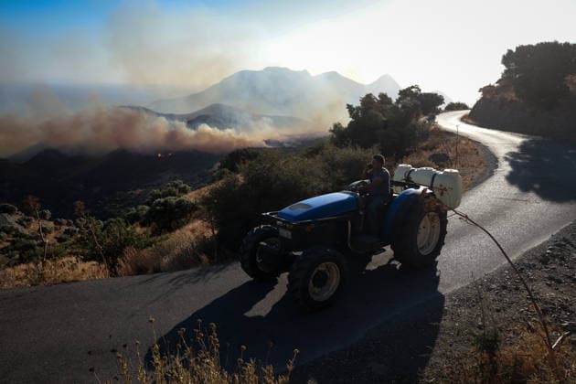 Wildfires continue in Rethymno region of Crete CRETE, GREECE - JULY 31: Firefighters battle a wildfire burning near the village of Drimiskos in the Rethymno region on the island of Crete, Greece, on July 31, 2026. Costas Baltas Anadolu Crete Greece. Editorial use only. Please get in touch for any other usage.  Copyright: x2026xAnadoluxCostasxBaltasx