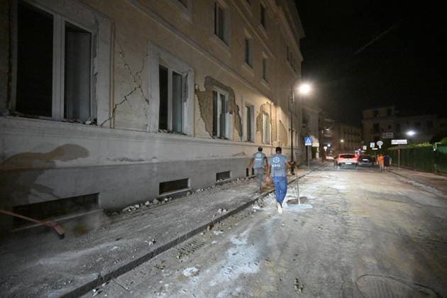 July 31, 2026, Pozzuoli: Crolli e danni causati dalla scossa di terremoto magnitudo 4.7, registrata in serata con epicentro i Campi Flegrei. Pozzuoli, Napoli, 31 luglio 2026. ANSA - - - - - - - - - - - - - - - - - - - - - - - - - - - - - - - - - - - - - - - Collapses and damage caused by the 4.7-magnitude earthquake, recorded this evening with its epicenter in the Phlegraean Fields. Pozzuoli, Naples, 31 July 2026. ANSA Pozzuoli  - ZUMAa110 20260731_zaf_a110_020 Copyright: xFelicexDexMartinox