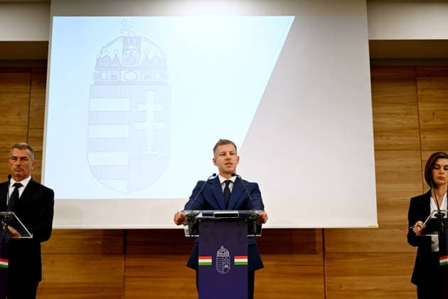 Hungarian PM Magyar Holds Press Conference As The Paks Nuclear Plant Is Expected To Shut Down Hungarian Prime Minister Peter Magyar holds a press conference with Laszlo Nagy, Deputy CEO of the Paks Power Plant, at the Paks Nuclear plant in Paks, Hungary. The power plant was forced to reduce capacity and is expected to shut down completely early next week due to drought affecting the Danube. Paks Hungary  Copyright: xBalintxSzentgallayx originalFilename: szentgallay-hungaria260731_npu7v.jpg