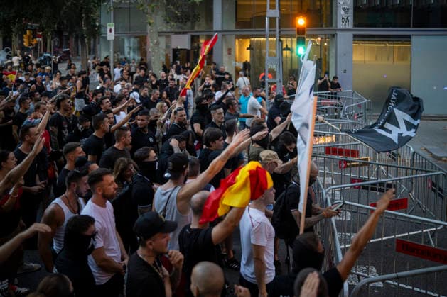 Protest Against the Migration Crisis Outside the Moroccan Consulate in Barcelona Several protesters gathered outside the Moroccan consulate on July 31, 2026, in Barcelona, Catalonia, Spain. The demonstration, organized by Núcleo Nacional, aims to express opposition to the migration crisis that has unfolded in Ceuta over the past few days, when more than 40,000 migrants swam across the Alboran Sea to enter Spanish territory. JULY 31, 2026 MOROCCAN CONSULATE MIGRANTS MIGRATION CRISIS CATALONIA NÚCLEO NACIONAL Lorena Sopê Barcelona Catalonia Barcelona Catalonia Spain  Copyright: xLorenaxSopÃªnax 7697788