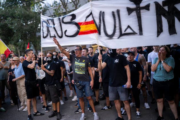 Protest Against the Migration Crisis Outside the Moroccan Consulate in Barcelona Several protesters gathered outside the Moroccan consulate on July 31, 2026, in Barcelona, Catalonia, Spain. The demonstration, organized by Núcleo Nacional, aims to express opposition to the migration crisis that has unfolded in Ceuta over the past few days, when more than 40,000 migrants swam across the Alboran Sea to enter Spanish territory. JULY 31, 2026 MOROCCAN CONSULATE MIGRANTS MIGRATION CRISIS CATALONIA NÚCLEO NACIONAL Lorena Sopê Barcelona Catalonia Barcelona Catalonia Spain  Copyright: xLorenaxSopÃªnax 7697790
