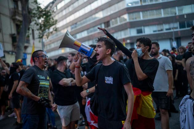Protest Against the Migration Crisis Outside the Moroccan Consulate in Barcelona Several protesters gathered outside the Moroccan consulate on July 31, 2026, in Barcelona, Catalonia, Spain. The demonstration, organized by Núcleo Nacional, aims to express opposition to the migration crisis that has unfolded in Ceuta over the past few days, when more than 40,000 migrants swam across the Alboran Sea to enter Spanish territory. JULY 31, 2026 MOROCCAN CONSULATE MIGRANTS MIGRATION CRISIS CATALONIA NÚCLEO NACIONAL Lorena Sopê Barcelona Catalonia Barcelona Catalonia Spain  Copyright: xLorenaxSopÃªnax 7697808