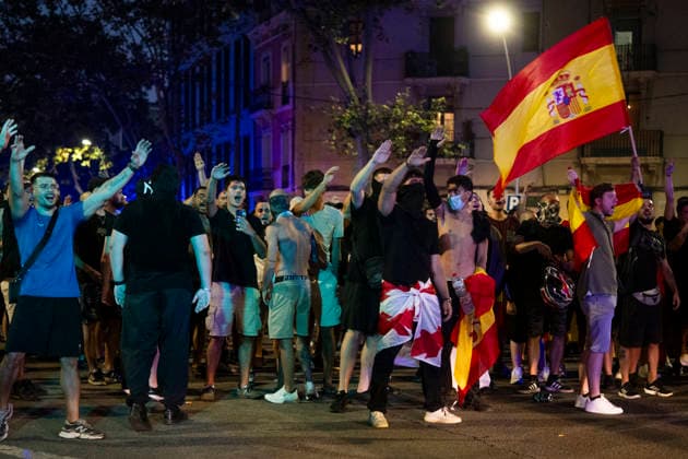 Protest Against the Migration Crisis Outside the Moroccan Consulate in Barcelona Several protesters gathered outside the Moroccan consulate on July 31, 2026, in Barcelona, Catalonia, Spain. The demonstration, organized by Núcleo Nacional, aims to express opposition to the migration crisis that has unfolded in Ceuta over the past few days, when more than 40,000 migrants swam across the Alboran Sea to enter Spanish territory. JULY 31, 2026 MOROCCAN CONSULATE MIGRANTS MIGRATION CRISIS CATALONIA NÚCLEO NACIONAL Lorena Sopê Barcelona Catalonia Barcelona Catalonia Spain  Copyright: xLorenaxSopÃªnax 7697802
