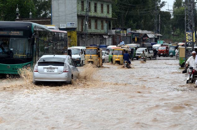 July 31, 2026, Peshawar, Peshawar, Pakistan: Residents wade through flooded street as monsoon rains inundate Peshawar..People wade through a flooded street during heavy monsoon rain in Peshawar, Khyber Pakhtunkhwa province, Pakistan, on July 31, 2026. Pakistan s Meteorological Department (PMD) forecast the current monsoon spell to continue until August 5, warning of widespread rain, thunderstorms, heavy to very heavy downpours, and the risk of urban flooding, flash floods, landslides and river flooding across parts of the country. Peshawar Pakistan  - ZUMAa217 20260731_znp_a217_004 Copyright: xHussainxAlix