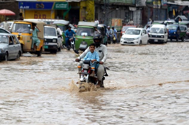 July 31, 2026, Peshawar, Peshawar, Pakistan: Residents wade through flooded street as monsoon rains inundate Peshawar..People wade through a flooded street during heavy monsoon rain in Peshawar, Khyber Pakhtunkhwa province, Pakistan, on July 31, 2026. Pakistan s Meteorological Department (PMD) forecast the current monsoon spell to continue until August 5, warning of widespread rain, thunderstorms, heavy to very heavy downpours, and the risk of urban flooding, flash floods, landslides and river flooding across parts of the country. Peshawar Pakistan - ZUMAa217 20260731_znp_a217_005 Copyright: xHussainxAlix