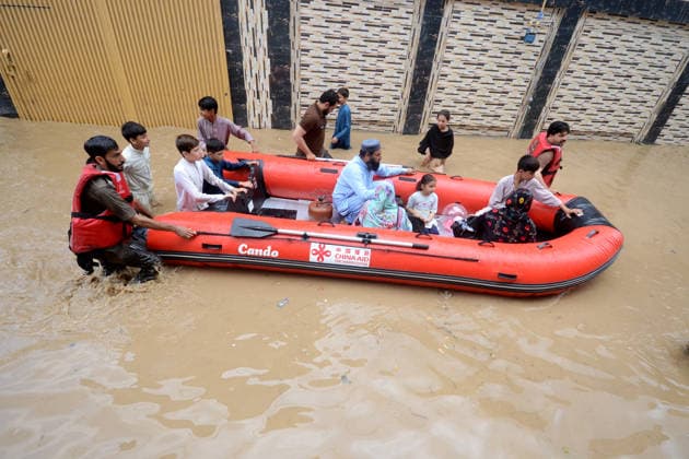 July 31, 2026, Peshawar, Peshawar, Pakistan: Residents wade through flooded street as monsoon rains inundate Peshawar..Caption:.People wade through a flooded street during heavy monsoon rain in Peshawar, Khyber Pakhtunkhwa province, Pakistan, on July 31, 2026. Pakistan s Meteorological Department (PMD) forecast the current monsoon spell to continue until August 5, warning of widespread rain, thunderstorms, heavy to very heavy downpours, and the risk of urban flooding, flash floods, landslides and river flooding across parts of the country. Peshawar Pakistan  - ZUMAa217 20260731_znp_a217_019 Copyright: xHussainxAlix