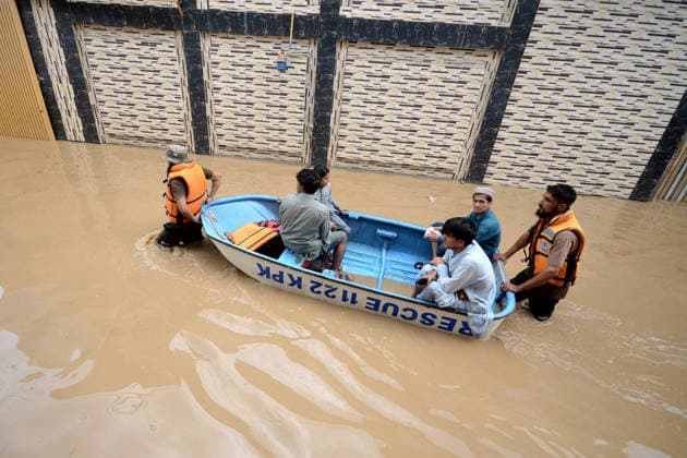 July 31, 2026, Peshawar, Peshawar, Pakistan: Residents wade through flooded street as monsoon rains inundate Peshawar..People wade through a flooded street during heavy monsoon rain in Peshawar, Khyber Pakhtunkhwa province, Pakistan, on July 31, 2026. Pakistan s Meteorological Department (PMD) forecast the current monsoon spell to continue until August 5, warning of widespread rain, thunderstorms, heavy to very heavy downpours, and the risk of urban flooding, flash floods, landslides and river flooding across parts of the country. Peshawar Pakistan  - ZUMAa217 20260731_znp_a217_021 Copyright: xHussainxAlix