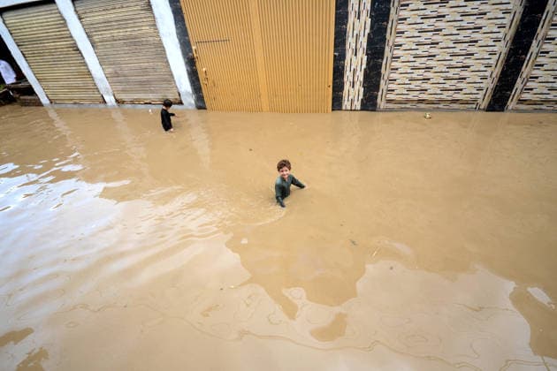 July 31, 2026, Peshawar, Peshawar, Pakistan: Residents wade through flooded street as monsoon rains inundate Peshawar..People wade through a flooded street during heavy monsoon rain in Peshawar, Khyber Pakhtunkhwa province, Pakistan, on July 31, 2026. Pakistan s Meteorological Department (PMD) forecast the current monsoon spell to continue until August 5, warning of widespread rain, thunderstorms, heavy to very heavy downpours, and the risk of urban flooding, flash floods, landslides and river flooding across parts of the country. Peshawar Pakistan  - ZUMAa217 20260731_znp_a217_023 Copyright: xHussainxAlix
