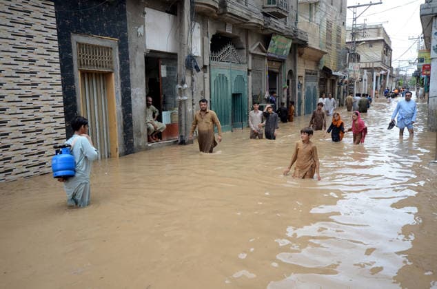 July 31, 2026, Peshawar, Peshawar, Pakistan: Residents wade through flooded street as monsoon rains inundate Peshawar..People wade through a flooded street during heavy monsoon rain in Peshawar, Khyber Pakhtunkhwa province, Pakistan, on July 31, 2026. Pakistan s Meteorological Department (PMD) forecast the current monsoon spell to continue until August 5, warning of widespread rain, thunderstorms, heavy to very heavy downpours, and the risk of urban flooding, flash floods, landslides and river flooding across parts of the country. Peshawar Pakistan - ZUMAa217 20260731_znp_a217_025 Copyright: xHussainxAlix