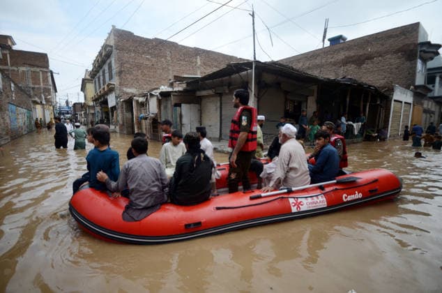 July 31, 2026, Peshawar, Peshawar, Pakistan: Residents wade through flooded street as monsoon rains inundate Peshawar..People wade through a flooded street during heavy monsoon rain in Peshawar, Khyber Pakhtunkhwa province, Pakistan, on July 31, 2026. Pakistan s Meteorological Department (PMD) forecast the current monsoon spell to continue until August 5, warning of widespread rain, thunderstorms, heavy to very heavy downpours, and the risk of urban flooding, flash floods, landslides and river flooding across parts of the country. Peshawar Pakistan  - ZUMAa217 20260731_znp_a217_026 Copyright: xHussainxAlix