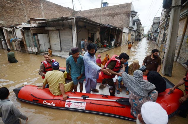 July 31, 2026, Peshawar, Peshawar, Pakistan: Residents wade through flooded street as monsoon rains inundate Peshawar..People wade through a flooded street during heavy monsoon rain in Peshawar, Khyber Pakhtunkhwa province, Pakistan, on July 31, 2026. Pakistan s Meteorological Department (PMD) forecast the current monsoon spell to continue until August 5, warning of widespread rain, thunderstorms, heavy to very heavy downpours, and the risk of urban flooding, flash floods, landslides and river flooding across parts of the country. Peshawar Pakistan - ZUMAa217 20260731_znp_a217_027 Copyright: xHussainxAlix