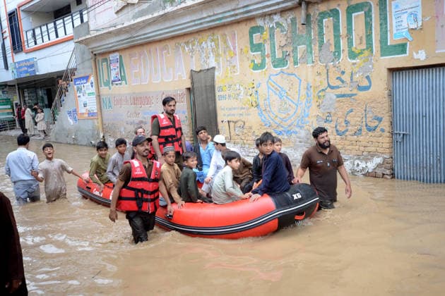July 31, 2026, Peshawar, Peshawar, Pakistan: Residents wade through flooded street as monsoon rains inundate Peshawar..People wade through a flooded street during heavy monsoon rain in Peshawar, Khyber Pakhtunkhwa province, Pakistan, on July 31, 2026. Pakistan s Meteorological Department (PMD) forecast the current monsoon spell to continue until August 5, warning of widespread rain, thunderstorms, heavy to very heavy downpours, and the risk of urban flooding, flash floods, landslides and river flooding across parts of the country. Peshawar Pakistan - ZUMAa217 20260731_znp_a217_028 Copyright: xHussainxAlix