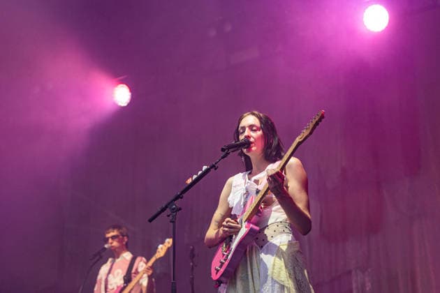 Green Juice Festival Bonn, 31.7.2026 Nina Kummer von Blond -- Das Green Juice Festival in Bonn feiert 2026 seinen 18. Geburtstag. Vom kleinen Privatkonzert hat es sich inzwischen zu einer festen Größe im Bonner Veranstaltungskalender gemausert. Das Festival findet an zwei Tagen im Park von Bonn-Beuel-Vilich statt. Es gibt eine große Bühne, den 1Live-Sektor-Bus und eine Newcomer-Stage. Bonn Park Neu-Vilich NRW Deutschland *** Green Juice Festival Bonn, July 31, 2026 Nina Kummer from Blond The Green Juice Festival in Bonn will celebrate its 18th anniversary in 2026. What started as a small private concert has since blossomed into a fixture on Bonn’s event calendar. The festival takes place over two days in the park in Bonn Beuel Vilich. Copyright: xSebastianxDerixx