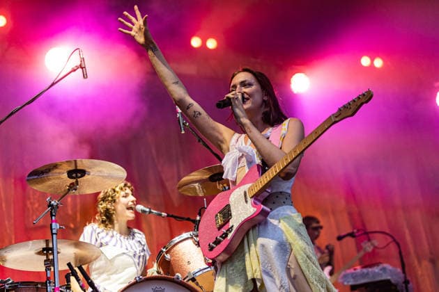 Green Juice Festival Bonn, 31.7.2026 Blond - Nina und Lotta Kummer -- Das Green Juice Festival in Bonn feiert 2026 seinen 18. Geburtstag. Vom kleinen Privatkonzert hat es sich inzwischen zu einer festen Größe im Bonner Veranstaltungskalender gemausert. Das Festival findet an zwei Tagen im Park von Bonn-Beuel-Vilich statt. Es gibt eine große Bühne, den 1Live-Sektor-Bus und eine Newcomer-Stage. Bonn Park Neu-Vilich NRW Deutschland *** Green Juice Festival Bonn, July 31, 2026 Blond Nina and Lotta Kummer The Green Juice Festival in Bonn will celebrate its 18th anniversary in 2026. What started as a small private concert has since blossomed into a staple of Bonn’s event calendar. The festival takes place over two days in the park in Bonn B Copyright: xSebastianxDerixx