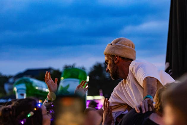 Green Juice Festival Bonn, 31.7.2026 Unangekündigtes Pop-Up-Konzert von OK Kid -- Das Green Juice Festival in Bonn feiert 2026 seinen 18. Geburtstag. Vom kleinen Privatkonzert hat es sich inzwischen zu einer festen Größe im Bonner Veranstaltungskalender gemausert. Das Festival findet an zwei Tagen im Park von Bonn-Beuel-Vilich statt. Es gibt eine große Bühne, den 1Live-Sektor-Bus und eine Newcomer-Stage. Bonn Park Neu-Vilich NRW Deutschland *** Green Juice Festival Bonn, July 31, 2026 Unannounced pop-up concert by OK Kid The Green Juice Festival in Bonn will celebrate its 18th anniversary in 2026. What started as a small private concert has since grown into a staple of Bonn’s event calendar. The festival takes place over two days in Copyright: xSebastianxDerixx
