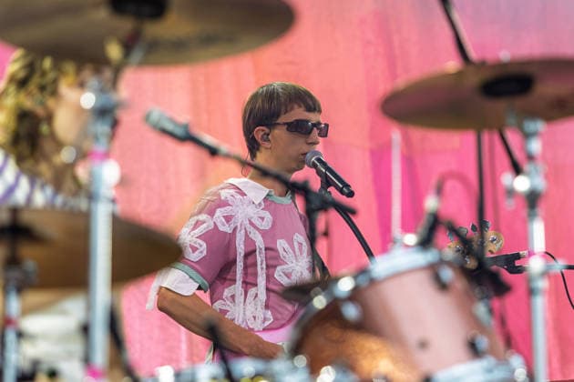 Green Juice Festival 2026 - BLOND Johann BONITZ (Bass, Synthesizer, Gesang) - Die Chemnitzer Indie-Pop Band Blond beim Open Air Live Auftritt auf der Mainstage beim Green Juice Festival im Park Neu-Vilich in Bonn Bonn Neu-Vilich Nordrhein-Westfalen Deutschland *** Green Juice Festival 2026 BLOND Johann BONITZ Bass, synthesizer, vocals The Chemnitz-based indie pop band Blond performing live outdoors on the main stage at the Green Juice Festival in Park Neu Vilich in Bonn, Bonn Neu Vilich, North Rhine-Westphalia, Germany Copyright: xMarcxJohnx