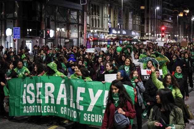 July 31, 2026, Santiago, Chile: Various feminist groups demonstrated in Santiago, Chile, against the bill proposing that women listen to the baby s heartbeat before undergoing an abortion. Santiago Chile - ZUMAu105 20260731_zip_u105_003 Copyright: xManuelxUrzuax