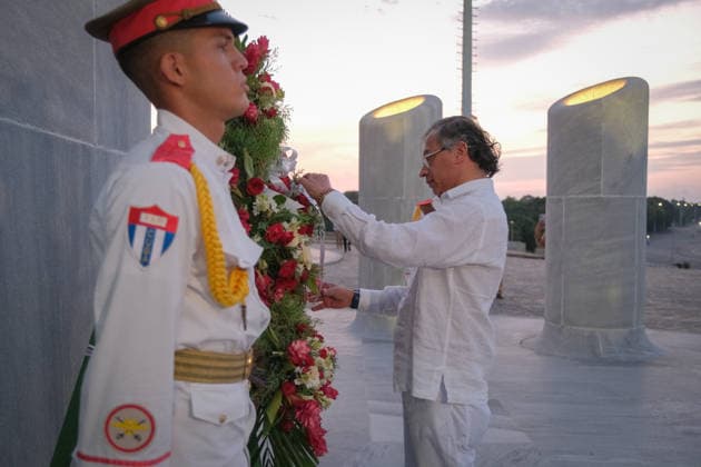Colombian President Gustavo Petro Pays Tribute to José Martí in Havana LA HAVANA, CUBA – JULY 31: (----EDITORIAL USE ONLY – MANDATORY CREDIT – COLOMBIAN PRESIDENCY HANDOUT – NO MARKETING – NO ADVERTISING CAMPAIGNS – DISTRIBUTED AS A SERVICE TO CLIENTS----) Colombian President Gustavo Petro lays a floral wreath in tribute to Cuban national hero Jose Martí at the Plaza de la Revolucion in Havana, Cuba, on July 31, 2026. Colombian Presidency Anadolu Havana Cuba. Editorial use only. Please get in touch for any other usage.  Copyright: x2026xAnadoluxColombianxPresidencyx
