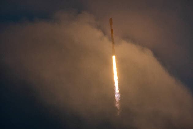 July 31, 2026, Lompoc, California, U.S: A SpaceX Falcon 9 rocket climbs through a low marine layer shortly after launching from Vandenberg Space Force Base in California on Friday, July 31, 2026. The mission carried a payload of Starlink internet satellites into low Earth orbit. Lompoc U.S  - ZUMAm162 20260731_aap_m162_001 Copyright: xErickxMadridx