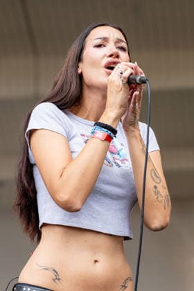 July 31, 2026, Chicago, Illinois, USA: Singer JULIA WOLF during the Lollapalooza Music Festival at Grant Park in Chicago, Illinois Chicago USA  - ZUMAs135 20260731_zap_s135_069 Copyright: xDanielxDeSloverx