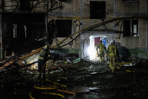 9 killed, 27 injured in Russian missile attacks on Kyiv KYIV, UKRAINE - AUGUST 01: Firefighters work at the site of buildings damaged after a Russian missile attack struck Kyiv, Ukraine, on August 01, 2026. At least nine people were killed and 27 others injured in Russian ballistic missile strikes across Kyiv, the State Emergency Service of Ukraine Danylo Antoniuk Anadolu Kyiv Ukraine. Editorial use only. Please get in touch for any other usage.  Copyright: x2026xAnadoluxDanyloxAntoniukx