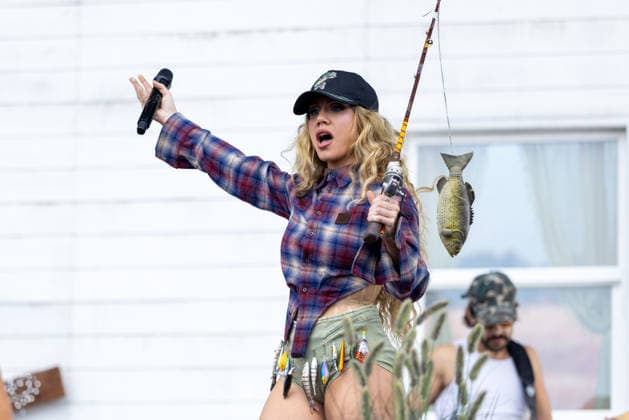 July 31, 2026, Chicago, Illinois, USA: Singer SLAYYYTER (CATHERINE GRACE GARNER) during the Lollapalooza Music Festival at Grant Park in Chicago, Illinois Chicago USA  - ZUMAs135 20260731_zap_s135_126 Copyright: xDanielxDeSloverx