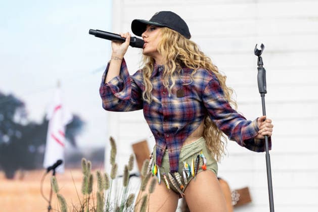 July 31, 2026, Chicago, Illinois, USA: Singer SLAYYYTER (CATHERINE GRACE GARNER) during the Lollapalooza Music Festival at Grant Park in Chicago, Illinois Chicago USA  - ZUMAs135 20260731_zap_s135_133 Copyright: xDanielxDeSloverx