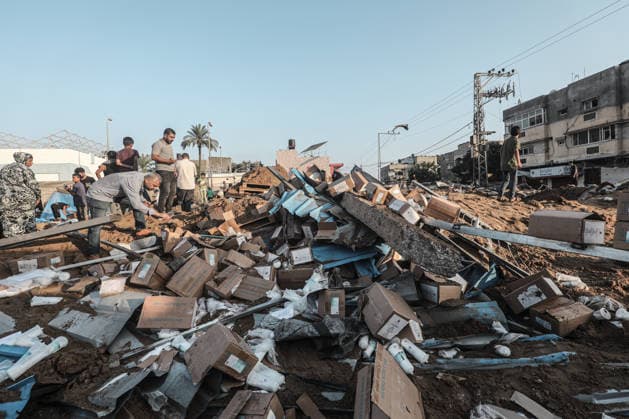 Israeli army targets medicine warehouse and tent camp in Deir al-Balah DEIR AL-BALAH, GAZA, PALESTINE - AUGUST 01: A view of the area following an Israeli airstrike targeting the medicine warehouse at Al-Aqsa Martyrs Hospital and the surrounding tent camp in Deir al-Balah, Gaza, Palestine on August 01, 2026. Moiz Salhi Anadolu Deir al-Balah Gaza. Editorial use only. Please get in touch for any other usage.  Copyright: x2026xAnadoluxMoizxSalhix