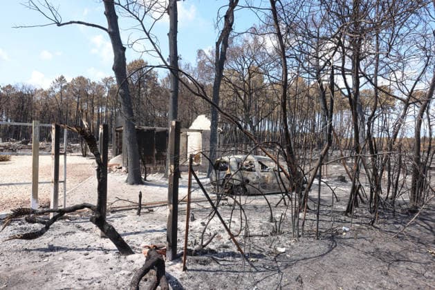 Fires in Gironde: One of the many homes destroyed on Avenue du Bassin d Arcachon in Le Porge, Gironde, on July 31, 2026. Jean Marc LHOMER, Bestimage France  Copyright: xJean-MarcxLhomerx xBestimagexJean-MarcxLhomerx xBestimagex