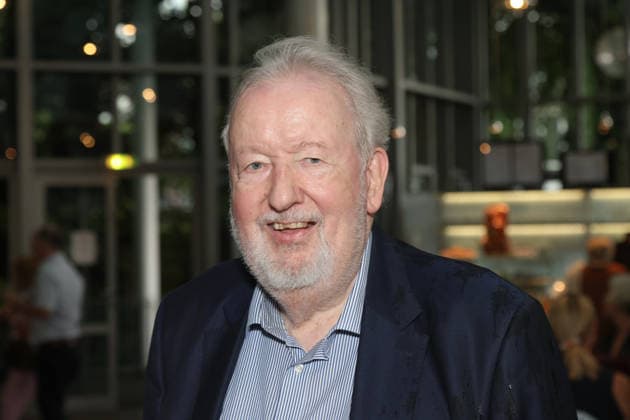 Hans-Werner Funke bei der Premiere der Komödie Bis dass der Tod, Komödie Winterhuder Fährhaus Hamburg. In dem Theaterstück geht um einen tollpatschigen Auftragskiller, der von verschiedenen Angehörigen einer Familie beauftragt wird, den jeweils anderen umzubringen. Der einzige Grund: dem Erben oder der Erbin winkt ein Millionenvermögen, Hamburg 31.7.2026 *** Hans Werner Funke at the premiere of the comedy *Until Death Do Us Part*, Winterhuder Fährhaus Comedy Theater, Hamburg. The play is about a clumsy hitman who is hired by various members of a family to kill each other. The only reason: the heir stands to inherit a fortune worth millions. Hamburg, July 31, 2026