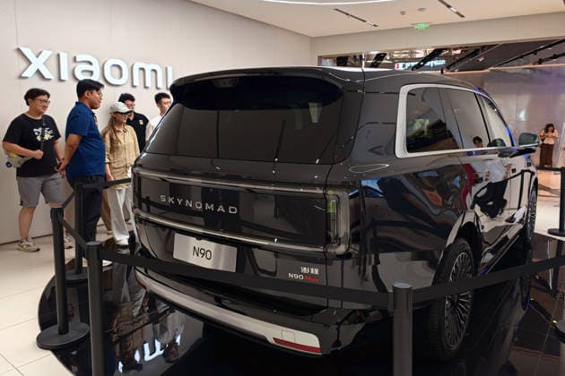 Xiaomi SKYNOMAD SUV Vehicle SHANGHAI, CHINA - AUGUST 1, 2026 - The newly released SKYNOMAD SUV new energy vehicle by Xiaomi showcased in the flagship store of Xiaomi Home, Shanghai, China on August 1, 2026. Shanghai Shanghai China  Copyright: xCFOTOx i1785605232400