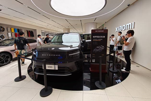 Xiaomi SKYNOMAD SUV Vehicle SHANGHAI, CHINA - AUGUST 1, 2026 - The newly released SKYNOMAD SUV new energy vehicle by Xiaomi showcased in the flagship store of Xiaomi Home, Shanghai, China on August 1, 2026. Shanghai Shanghai China  Copyright: xCFOTOx i1785605232524