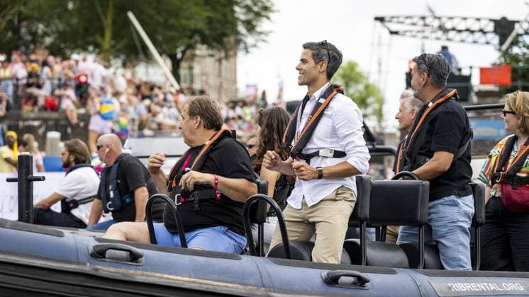 AMSTERDAM - Prime Minister Rob Jetten during the Canal Parade. The boat parade is traditionally part of the Pride celebrations in the capital. SEM VAN DER WAL ANP netherlands out - belgium out  Copyright: xx x564681715x originalFilename: 564681715.jpg