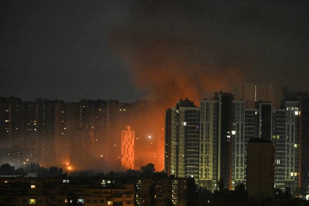 Russian Troops Strike Kyiv With Ballistic Missiles Again - Ukraine A fire caused by an overnight Russian missile attack rages between apartment blocks in the Darnytskyi district of Kyiv, Ukraine, August 1, 2026. Photo by Yevhen Kotenko Ukrinform ABACAPRESS.COM Kyiv Ukraine  Copyright: xUkrinform ABACAx