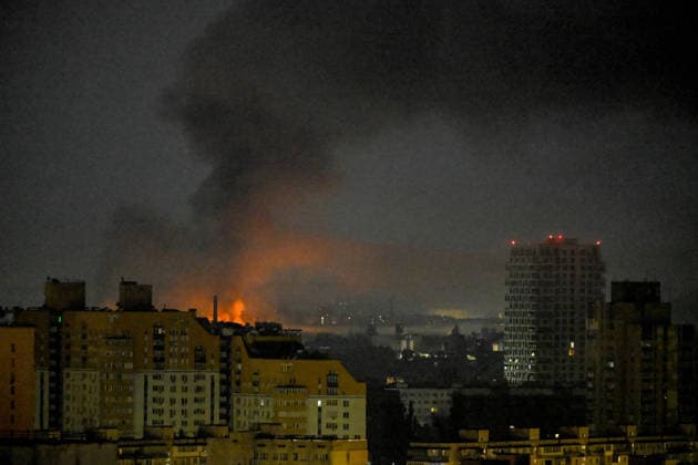 Russian Troops Strike Kyiv With Ballistic Missiles Again - Ukraine A plume of thick black smoke rises from a fire caused by the impact of an overnight Russian missile attack, Kyiv, Ukraine, August 1, 2026. Photo by Yevhen Kotenko Ukrinform ABACAPRESS.COM Kyiv Ukraine  Copyright: xUkrinform ABACAx