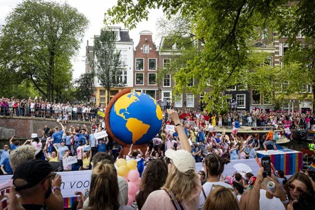 AMSTERDAM - Crowd during the Canal Parade. The boat parade is traditionally part of the Pride celebrations in the capital. RAMON VAN FLYMEN ANP netherlands out - belgium out  Copyright: xx x564683793x originalFilename: 564683793.jpg