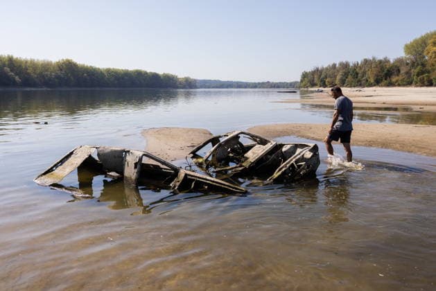 Batina 010826. Historically low water level of the Danube has revealed the remains of old cars, ships and weapons in its riverbed. Photo: Marin Franov CROPIX Copyright: xxMarinxFranovx batina_vodostaj28-010826